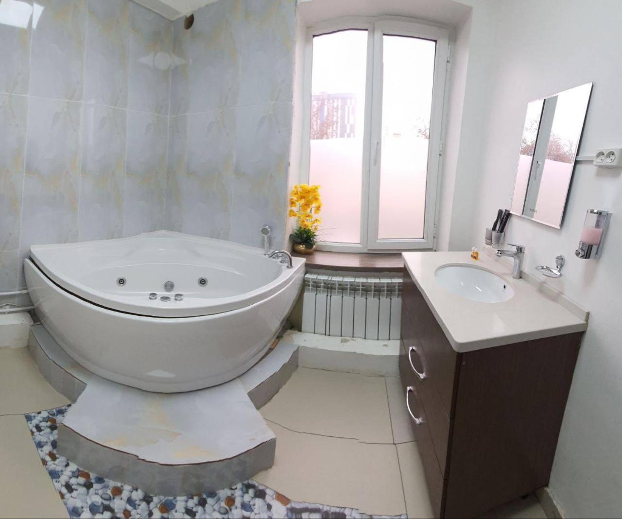 Blue Sky Bed & Breakfast Tashkent Luaran gambar